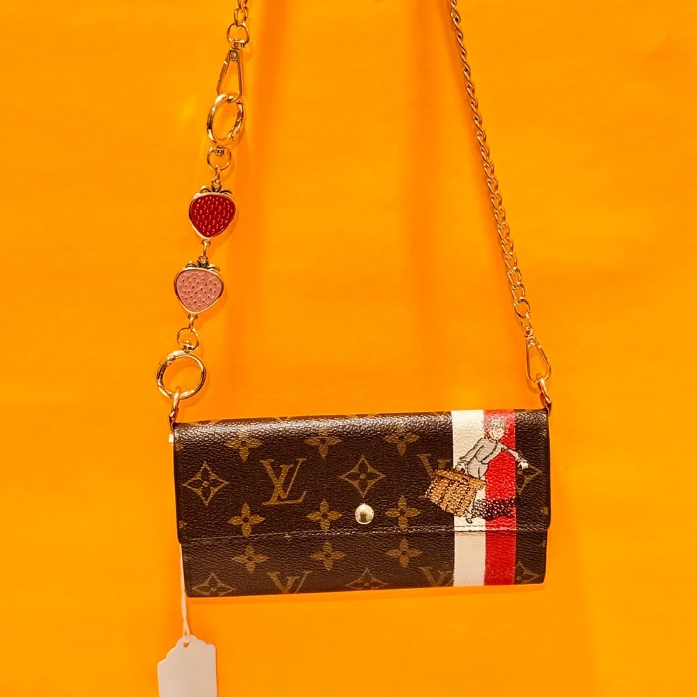 Louis Vuitton Monogram The BellBoy A limited edition Sarah Wallet. - Picture 11 of 15